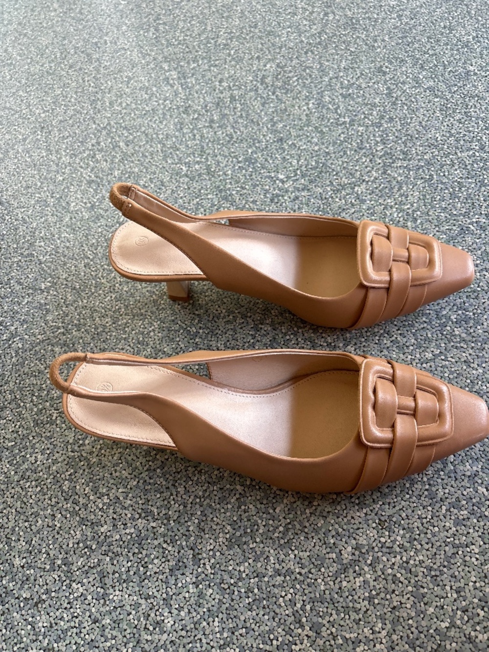 Zby Beige Slingback Pumps Like New Condition Size 9.5